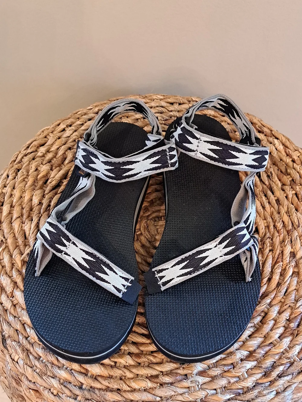 Teva Womens Midform Universal Black/White Print Nylon Strap Outdoor Sandals 10